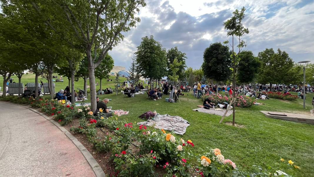 Selçuklu’da karne sevinci şenliğe dönüştü! Yüzlerce çocuk akın etti 16